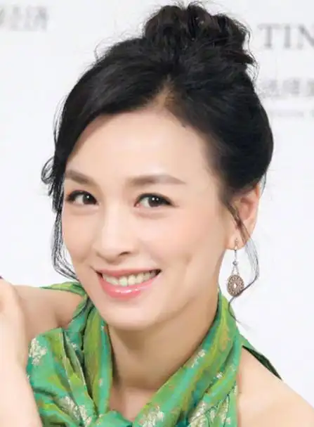 一代女神张庭爆照依旧似少女缴税21亿后她越来越好看了