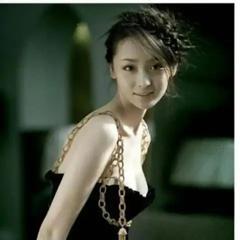 李曼的走红,代表着新一代女演员的成功首先要"挺胸"