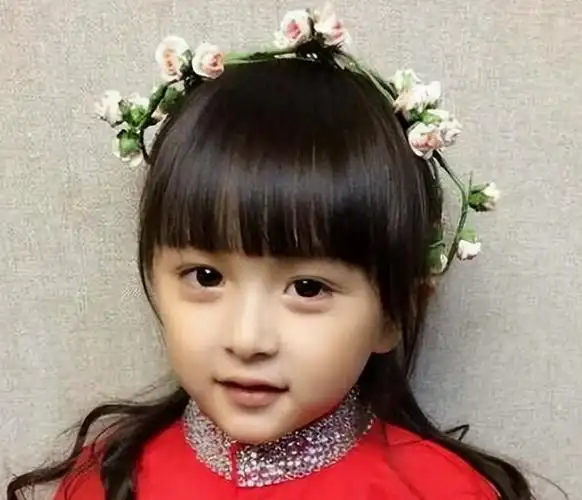 2岁出道年入百万,因长相甜美被禁止整容的刘楚恬,如今长成啥样