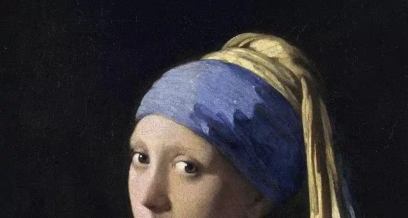 高贵的一抹蓝色少女蓝色的头巾,嫣红的嘴唇和大地色的上衣,都蕴藏着