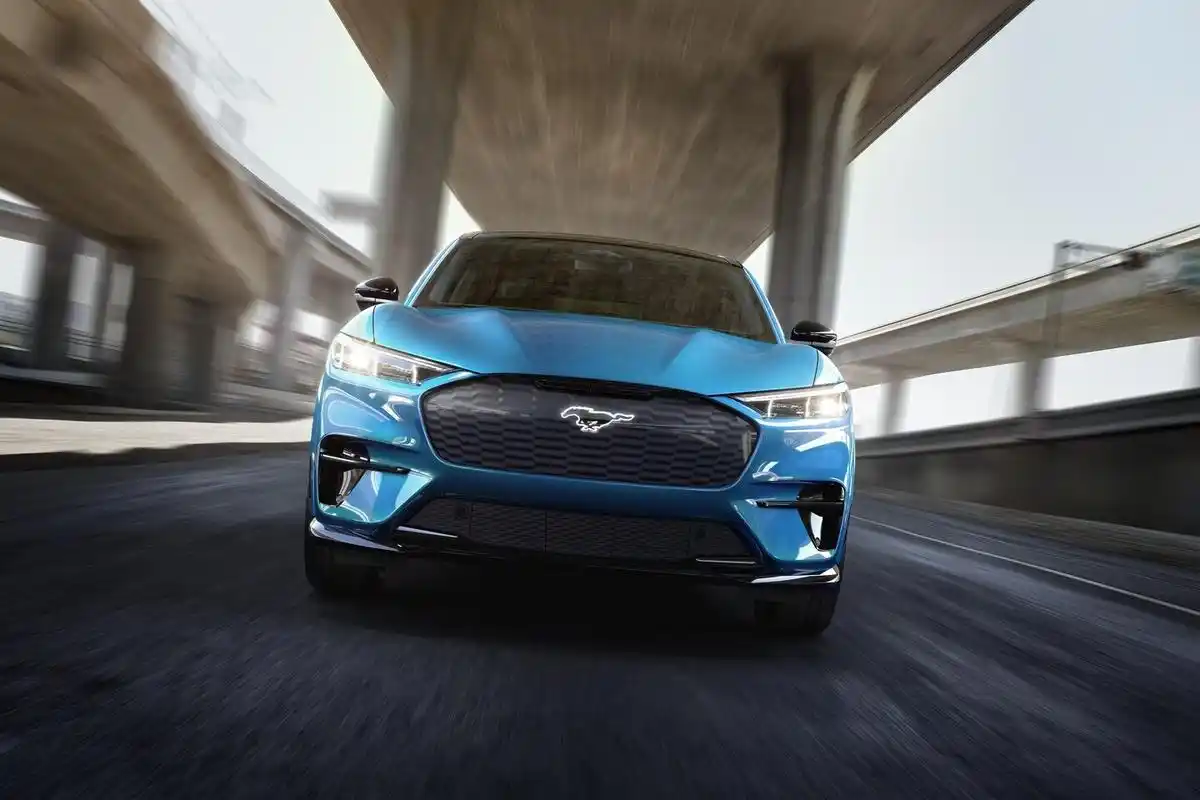 福特重新考虑电气化战略,将开发更小更平价电动汽车 - it之家