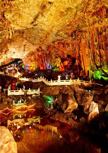 常年恒温18度!兰溪地下长河趣味纳凉 男女老少争当"吃瓜群众"