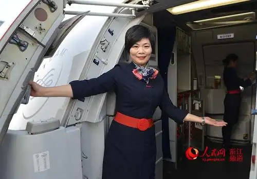23年飞行生涯东航浙江第一代乘务长告别蓝天(组图)