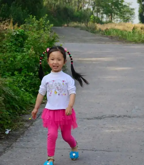 天真可爱的小女孩