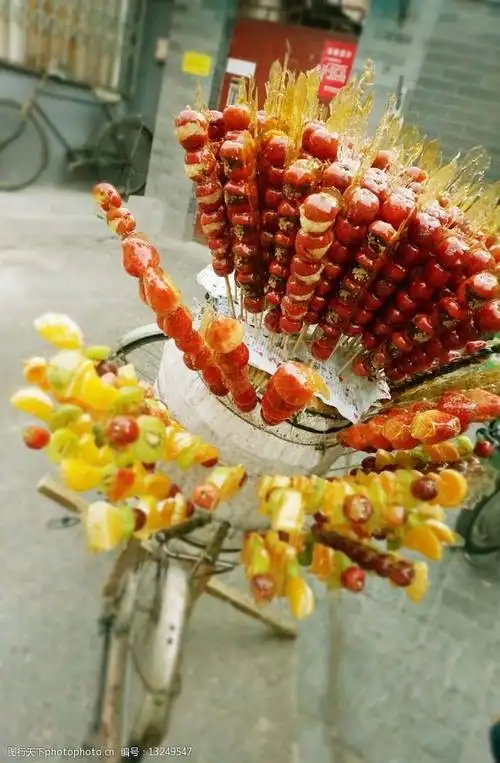 关键词:冰糖葫芦 老北京 胡同 冬天 自行车 摄影 餐饮美食 传统美食
