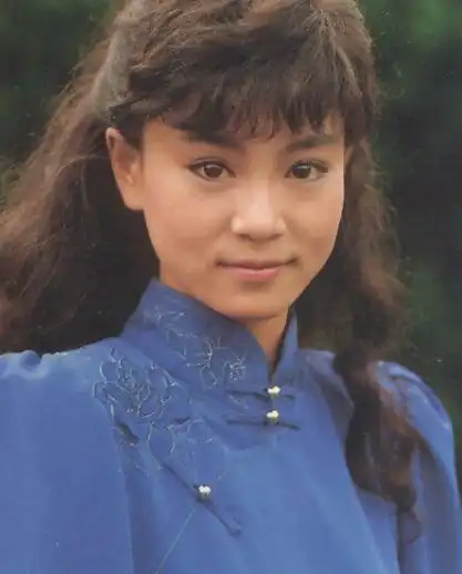 年轻时候的刘雪华称得上是清水出芙蓉天然去雕饰