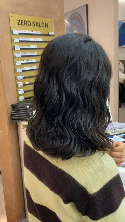 头发不是很长所以不能用26的卷73锁骨发也可以烫出俏皮慵懒的卷发呀