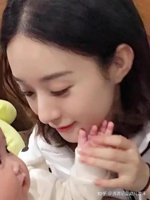 赵丽颖离婚了还会带小泡泡去婴儿游泳吗婴儿游泳到底好不好是智商税吗