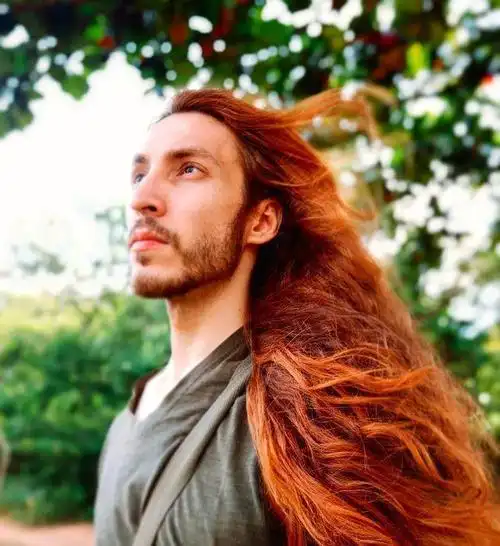 男子拥有长60厘米金发,透露自己常因此受到的恶毒"歧视"_网易订阅