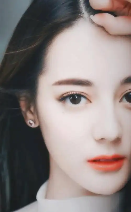 原创迪丽热巴不愧是浓颜系长相穿抹胸裙富贵十足天生尤物身材