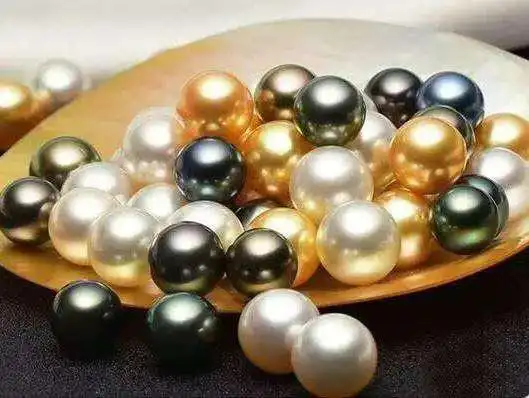印度尼西亚,泰国,缅甸,澳大利亚等海域,由大珠母贝所产的珍珠,颜色有