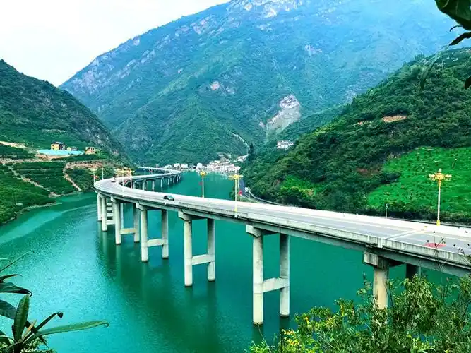 中国十大最美公路(国内公认最适合自驾游的10条漂亮公路)-图8