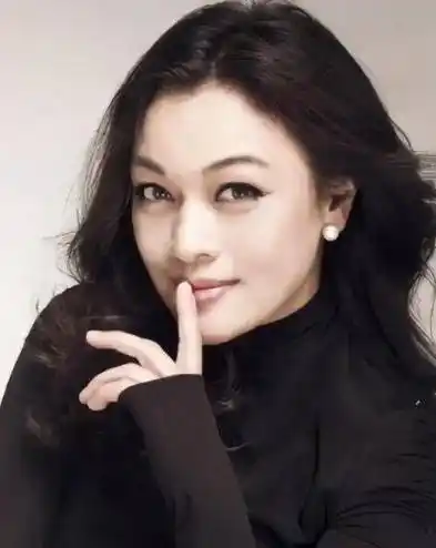 可红高粱的女主角,不仅成就了影后还征服了张艺谋_顾长卫_刘小宁_表演