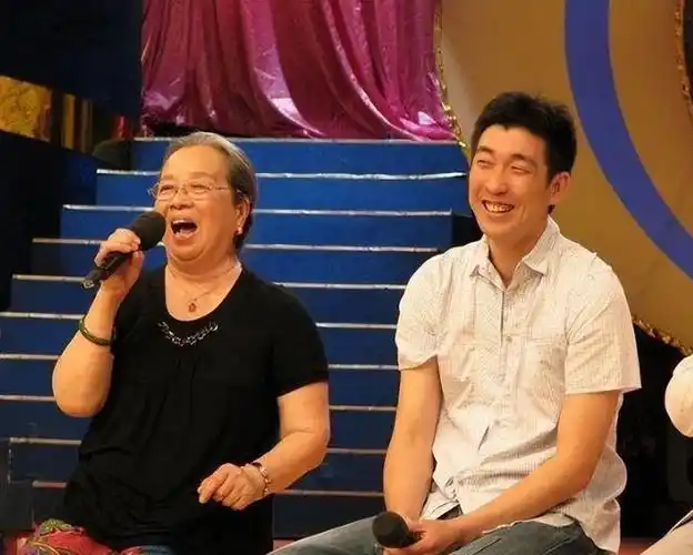 大家似乎忘了分剧中剧外,把容嬷嬷的恶劣行径都算在了李明启头上.