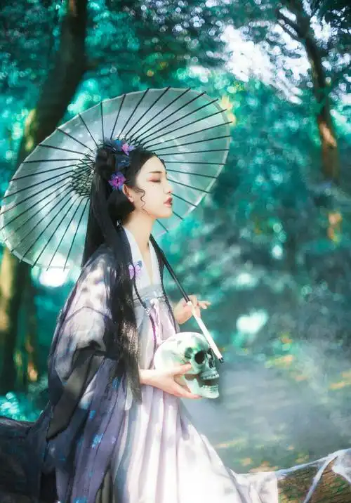 倾国倾城貌!惊为天下人!古风汉服真人女头乛凤倾颜(图源:微博)