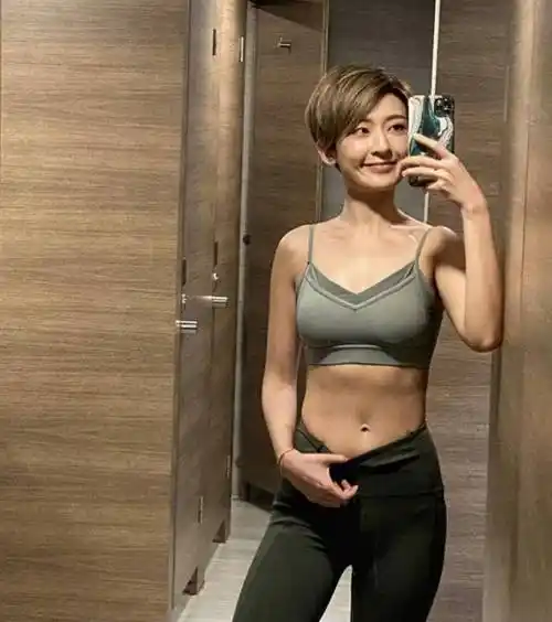 tvb小生约短发女神爬山,李君妍参加心理测试,自言很准_方绍聪_节目