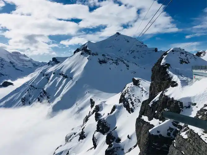 瑞士 阿尔卑斯山脉 雪朗峰