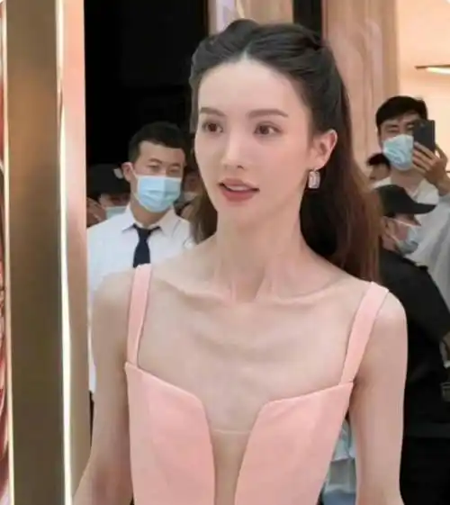 原创瘦成排骨真好看吗董洁林允同框一比较丰腴美人的优势就出来了