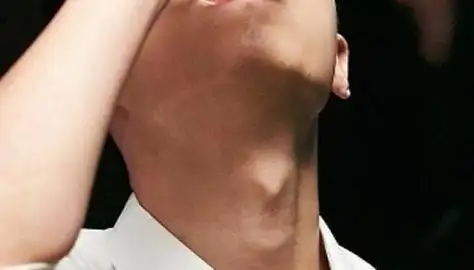为什么男性有性感的喉结很多女性都没有从生理结构上告诉你