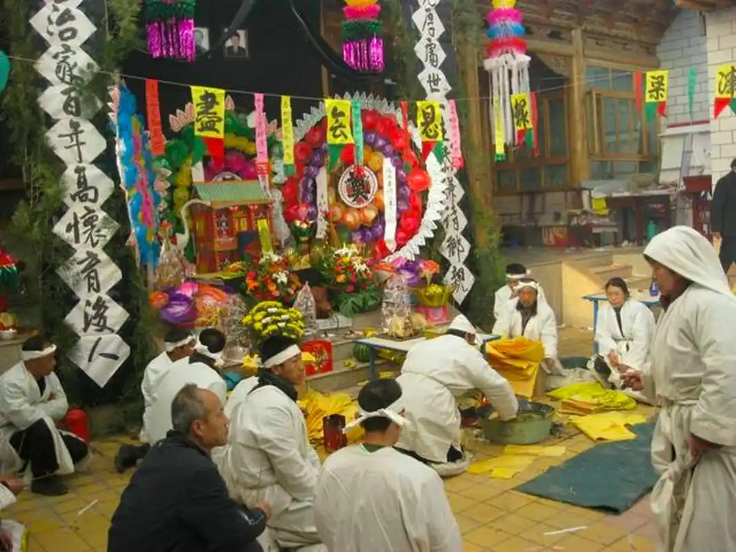 最近回老家参加了几个丧事,感触最深的就是人死后办理丧事太麻烦了!