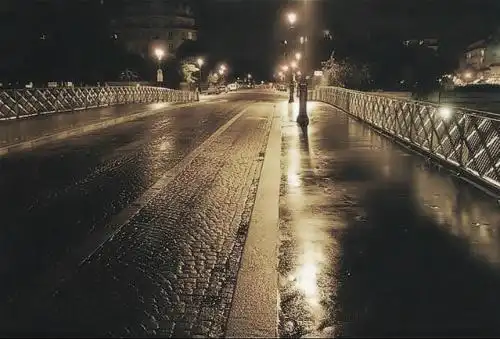 倾斜的背影,印在夕阳之下,凄婉,悲凉