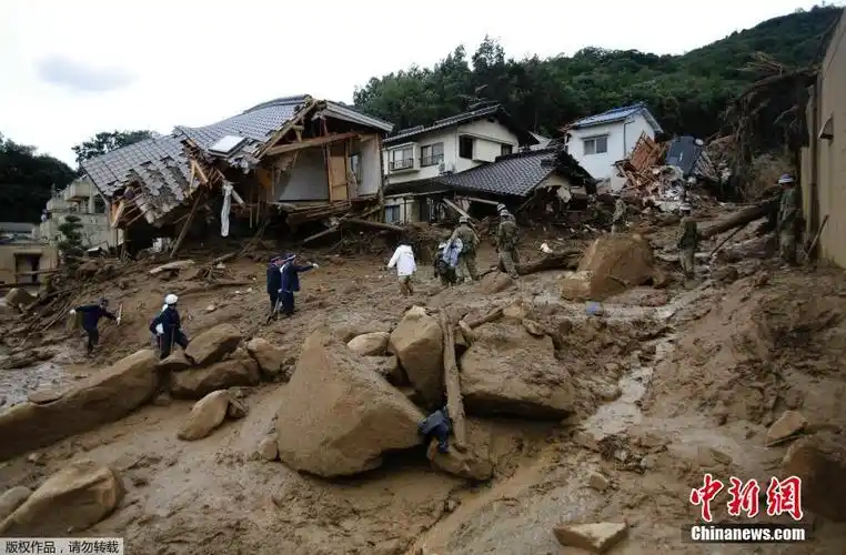日本广岛暴雨导致泥石流 自卫队抵达救援