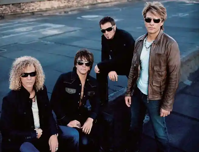 非《its my life》莫属 邦乔维(bon jovi),是当代美国摇滚乐队,以