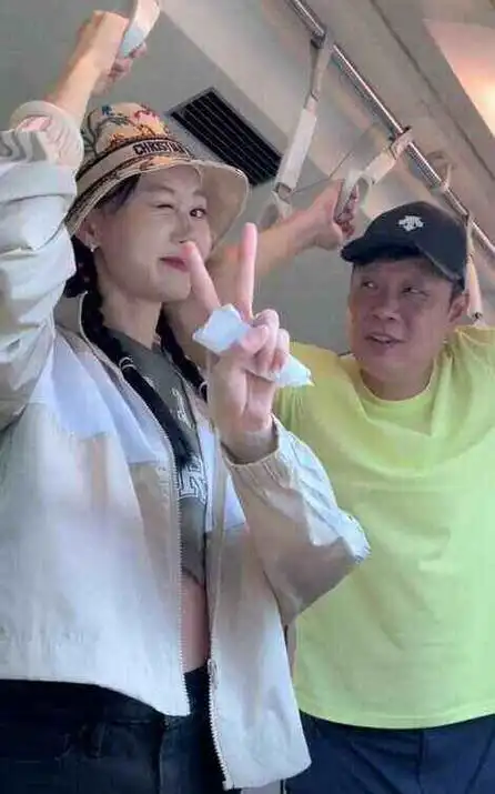 前国脚范志毅晒全家出游视频与小17岁妻子甜蜜互动送新春祝福中国足球