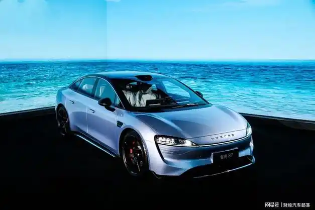 预售价仅258万起华为智界s7强势领跑新能源汽车市场