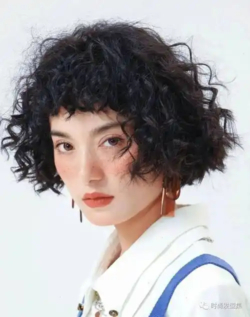 "短羊毛卷",氛围感拉满_发型_中国_人类