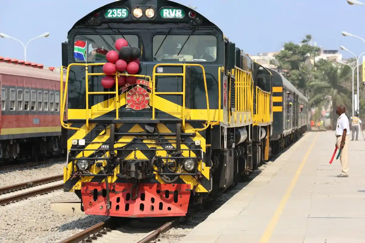 中企承建本格拉铁路首次在非洲实现铁路连通两大洋