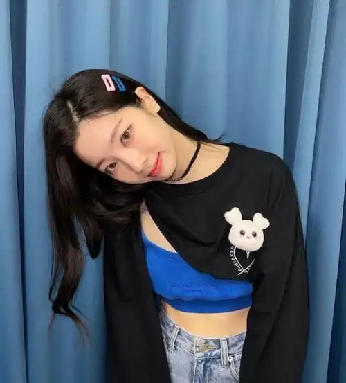 韩国女团twice成员金多贤sns发照秀清纯动人魅力