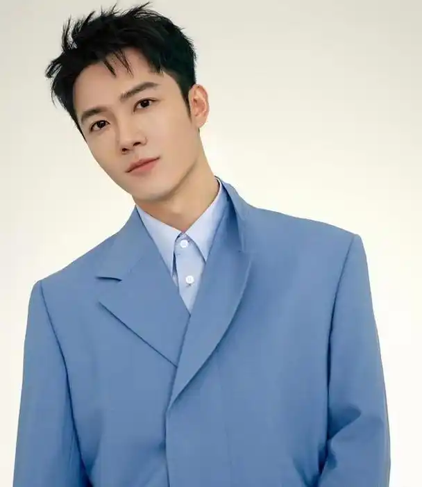 央视最帅主持人张韬:从四川小城走向国际舞台的传奇 央视新闻频道的