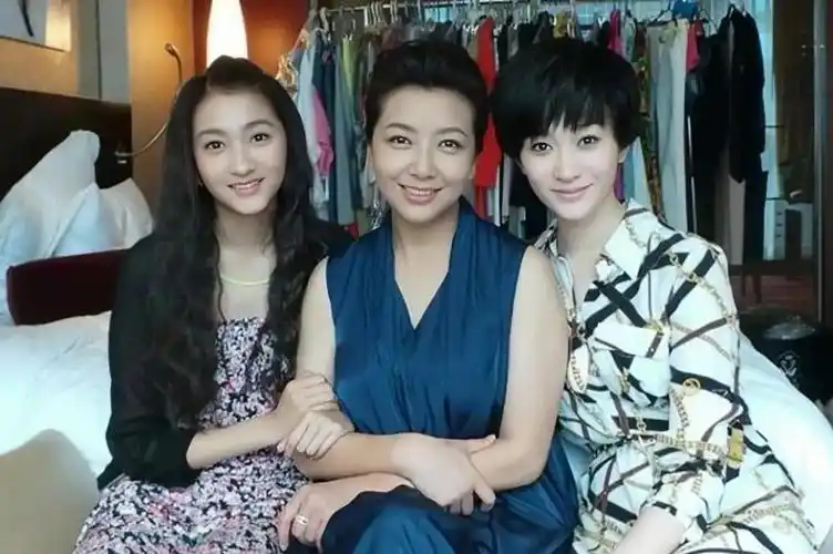 李小冉vs刘亦菲:谁才是娱乐圈最白的女明星