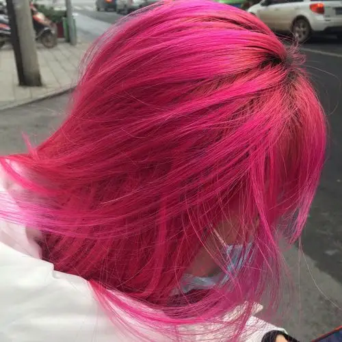 这个是我褪色以后打蜡出来的现在头发颜色!我觉得太浅了!