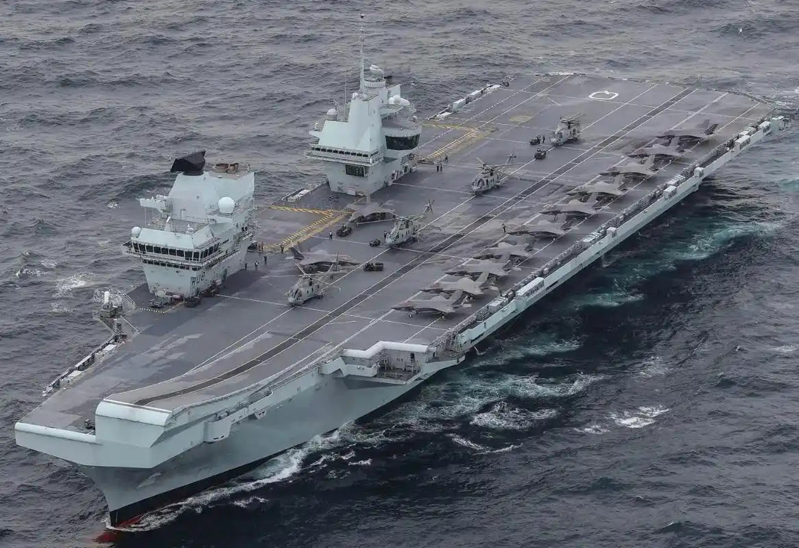 英国海军伊丽莎白女王级航母.舰长280米,宽73米,标准排水 - 抖音