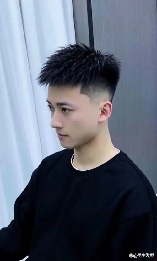 男生夏季换发型,建议试试这3款,清爽干净显帅气