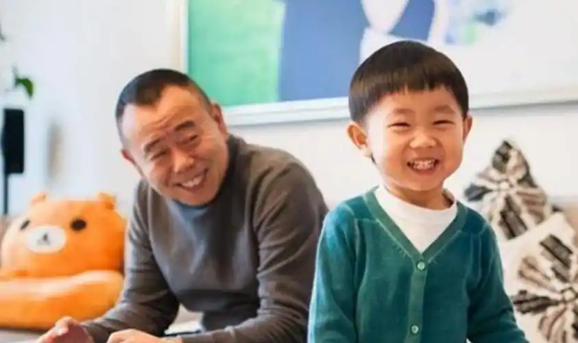 潘长江女儿潘阳:嫁10亿富豪老公,开3800万豪车,儿子照着外公长