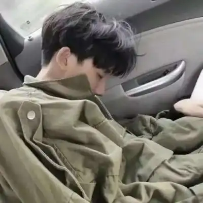 男生头像帅气阳光干净