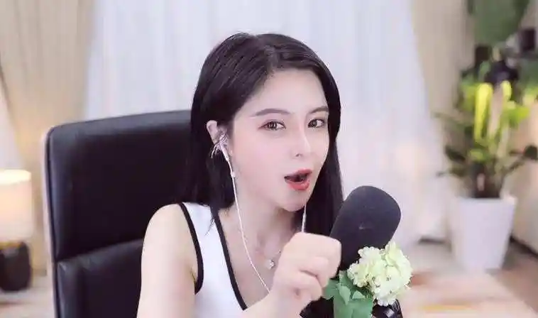 原创一直跳到黑屏斗鱼女主播苏恩连续被警告违规舞蹈区的艰难