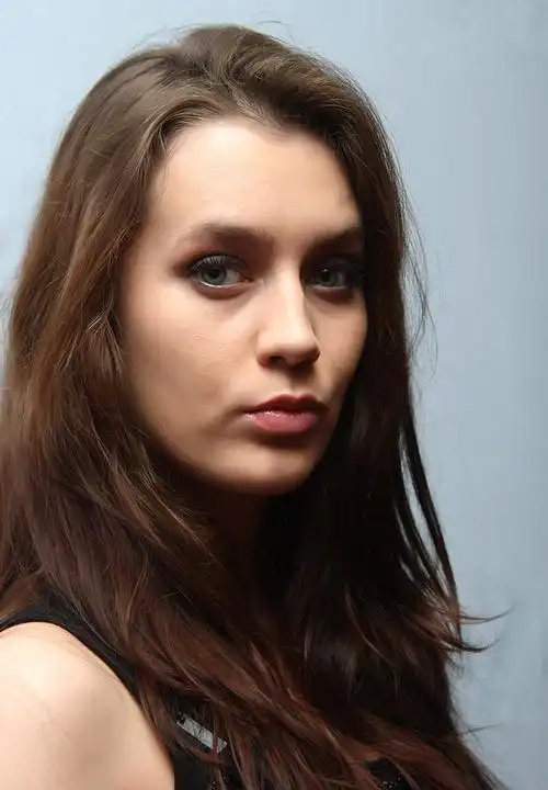 洋美媚的深邃眼窝.