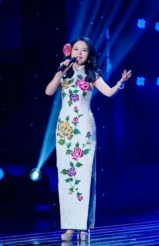 写美篇 小邓丽君唐丽丽简介 出生地:湖南 职业:话剧演员演员  歌手