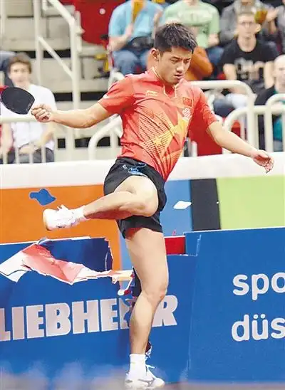 张继科踢碎广告牌痛失夺冠奖金