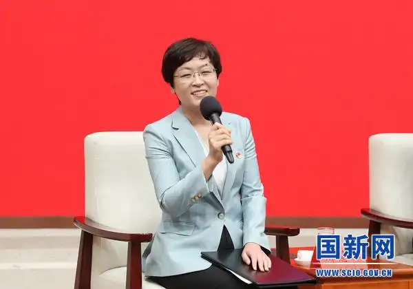 见面会 图文  中宣部对外新闻局副局长,新闻发言人邢慧娜:   各位媒体