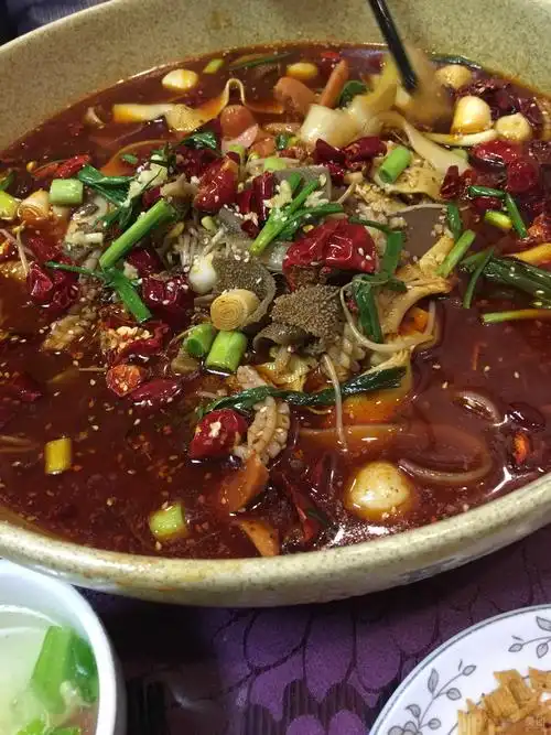 老街街道 美食 川湘菜 小鱼儿川菜馆  特色菜 毛血旺 毛血旺 1/1 商家