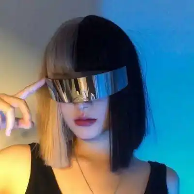 冷酷女生头像虽然有点酷但姐姐超甜的