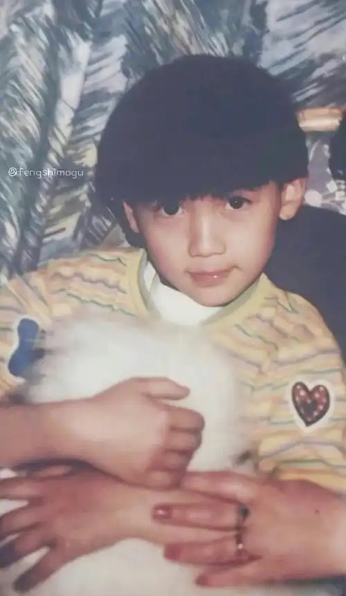 快来看看爱豆们的童年照,你能猜对几个?