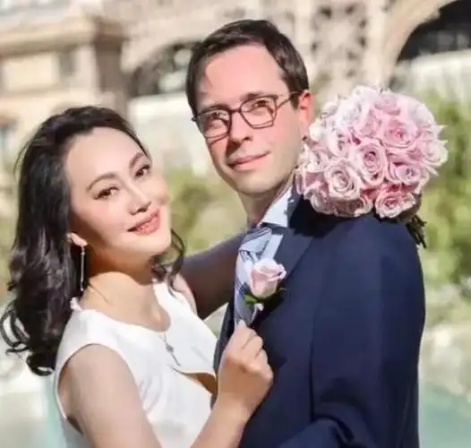 这位网友提到宋佳是山东人,酷爱海鲜,也会给朋友介绍在比利时吃海鲜的