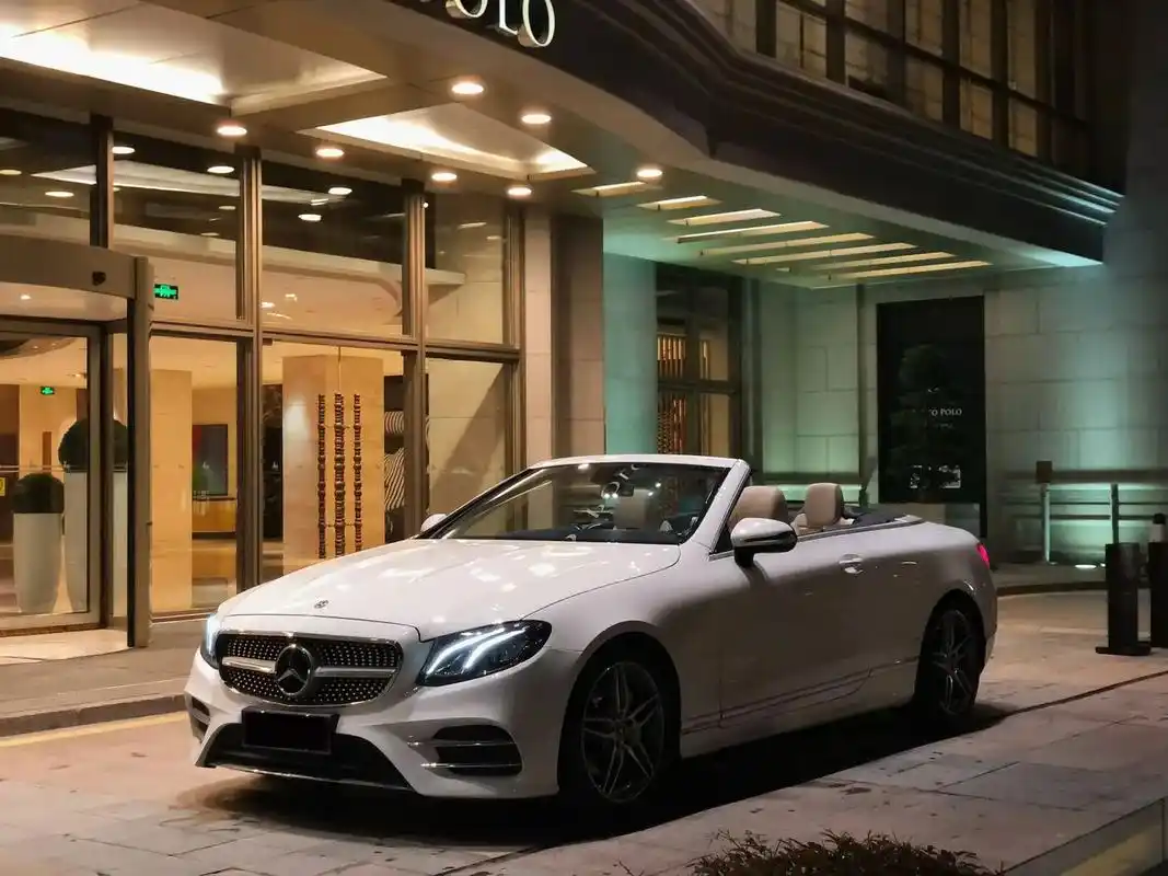 奔驰e级双门敞篷轿跑 鄂a牌素车 (精品车型) - 抖音