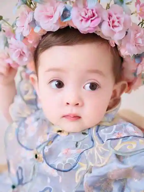 大眼萌娃突击!小宝宝的簪花写真有多可爱～